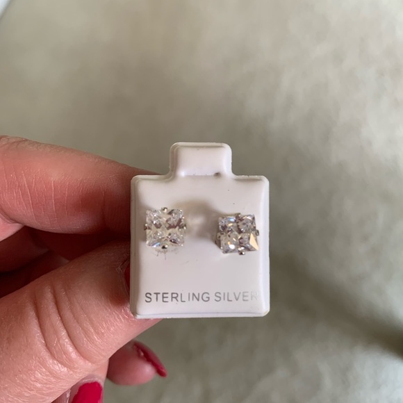 Cubic zirconia earrings. NWOT - Picture 2 of 5